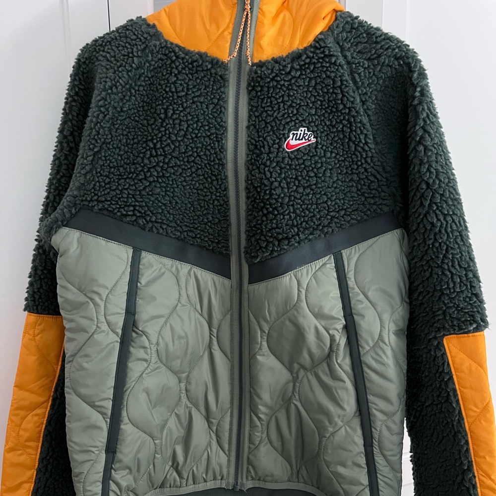 NWT Nike sherpa